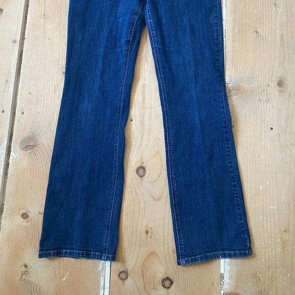 Jeans - Picture 2 of 9